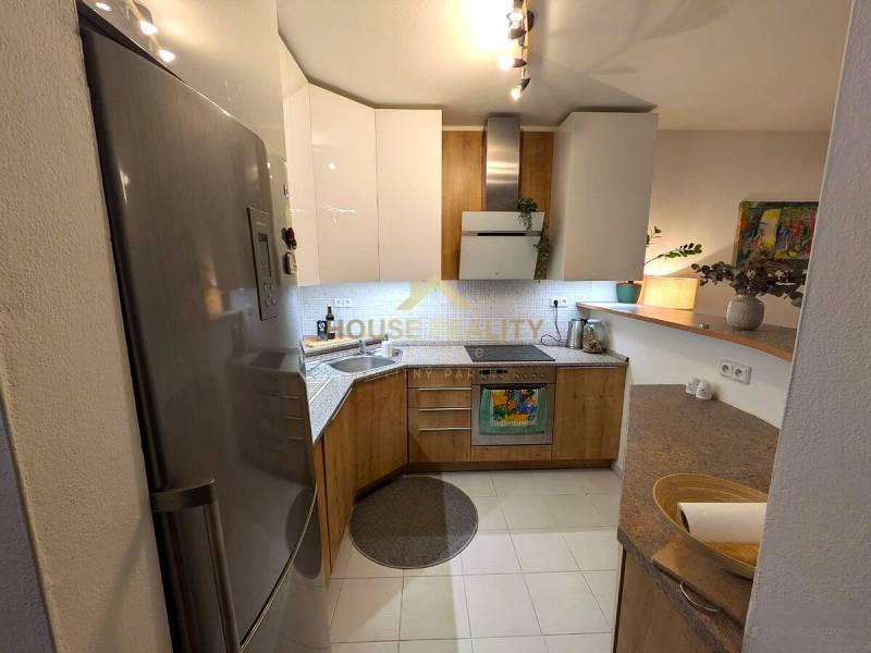 Pekný zariadený 3 izbový byt s lodžiou,  Mierová ulica, BA II. Ružinov