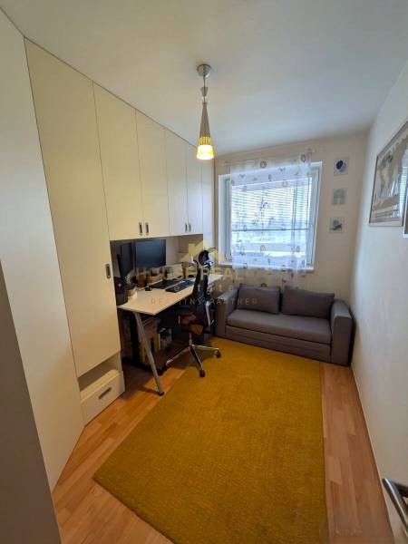 Pekný zariadený 3 izbový byt s lodžiou,  Mierová ulica, BA II. Ružinov