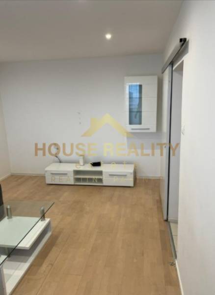 Prenájom 2 izbový byt s lodžiou, Tranovského ulica, BA IV. Dúbravka