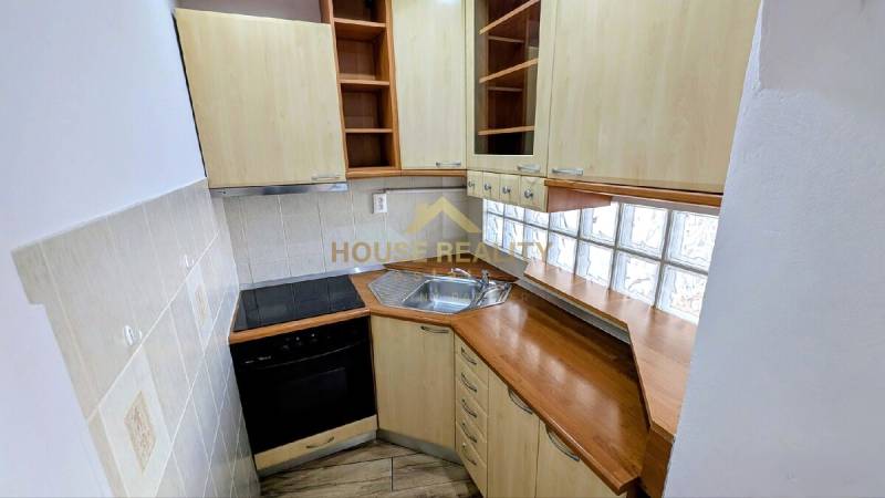 Pekný 2,5 izbový byt s lodžiou, ul. Ľudovíta Fullu, BA IV. Karlova Ves