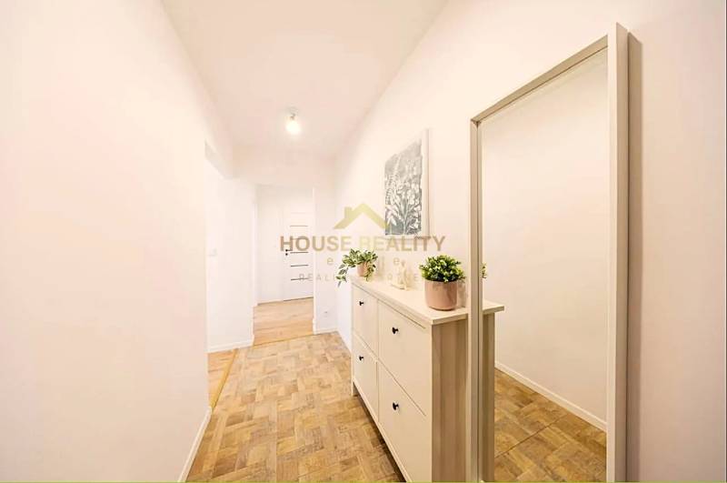 Krásny zariadený 2 izbový byt, balkón, Rezedová ulica, BA II. Ružinov