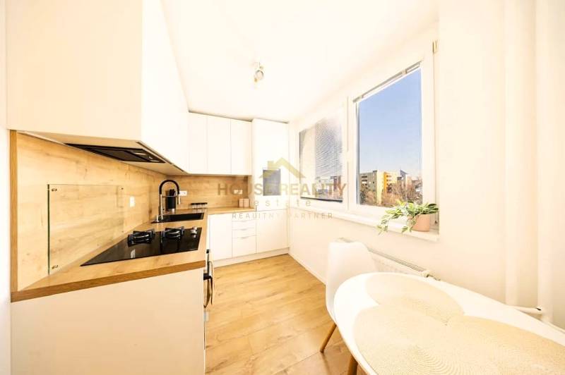 Krásny zariadený 2 izbový byt, balkón, Rezedová ulica, BA II. Ružinov