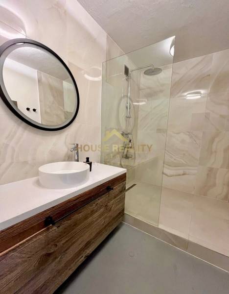 Nadstavba krásny 2,5 izb. byt, Dulovo námestie, Bratislava II. Ružinov