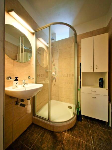 Predaj 2 izbový byt, ulica A. Gwerkovej, Bratislava V. Petržalka