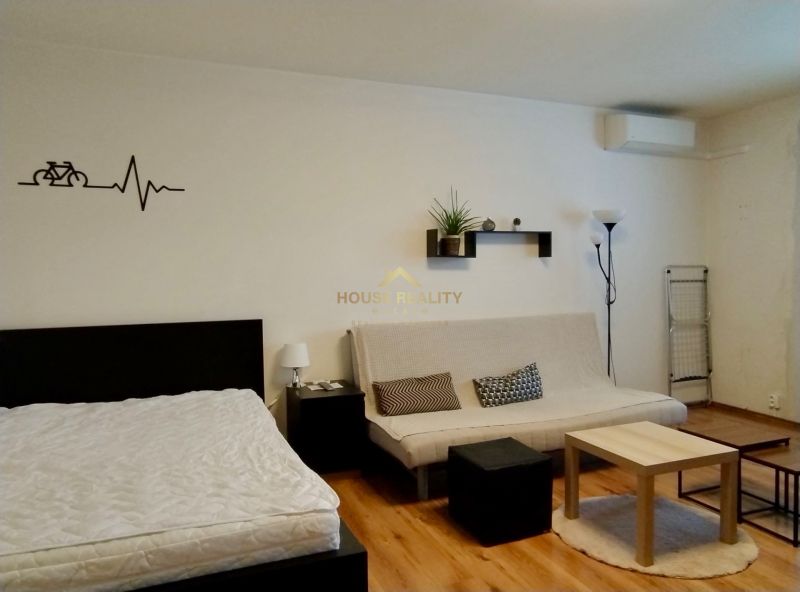 Prenájom 1 izbový byt, ulica Pod záhradami, Bratislava IV. Dúbravka