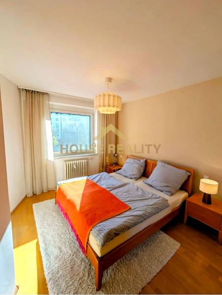 Prenájom veľký 4 izbový byt Martinengova ul., Bratislava I.Staré Mesto