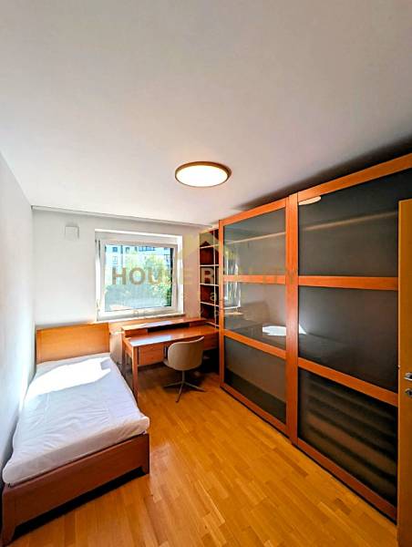Prenájom veľký 4 izbový byt Martinengova ul., Bratislava I.Staré Mesto