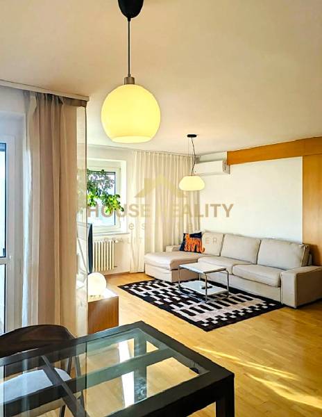 Prenájom veľký 4 izbový byt Martinengova ul., Bratislava I.Staré Mesto