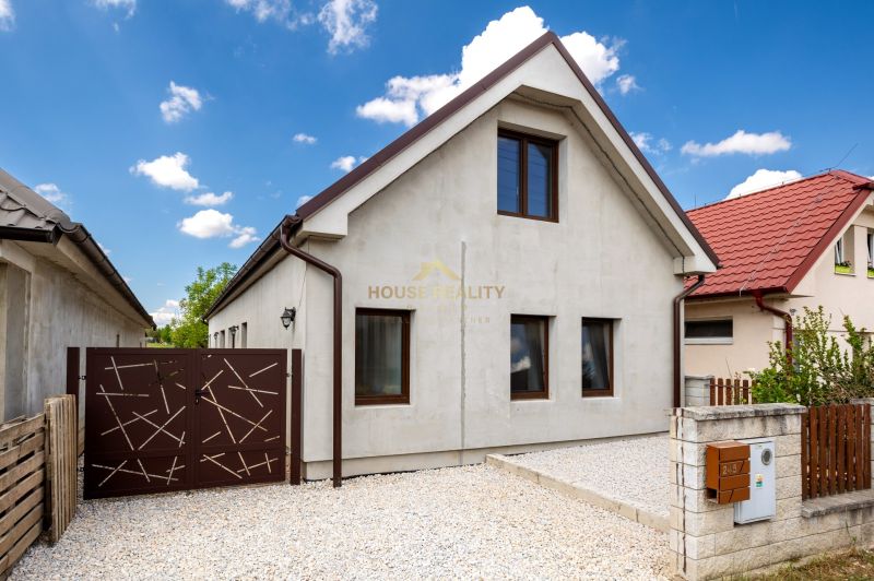 Štýlový vidiecky dom po kompletnej rekonštrukcii, obec Lehota, Nitra