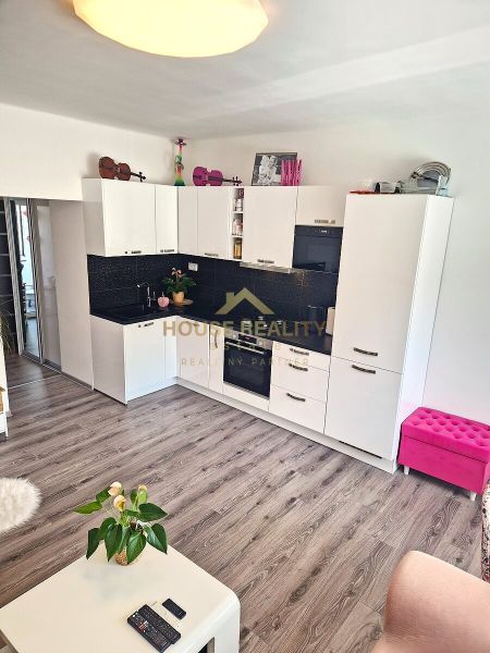 Krásny 3 izbový byt s balkónom a klímou, Dopravná ulica, BA III. Rača