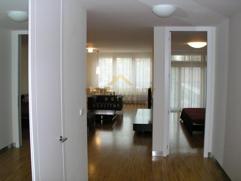 Prenájom veľký 2 izbový byt, Mliekarenská ulica Bratislava II. Ružinov