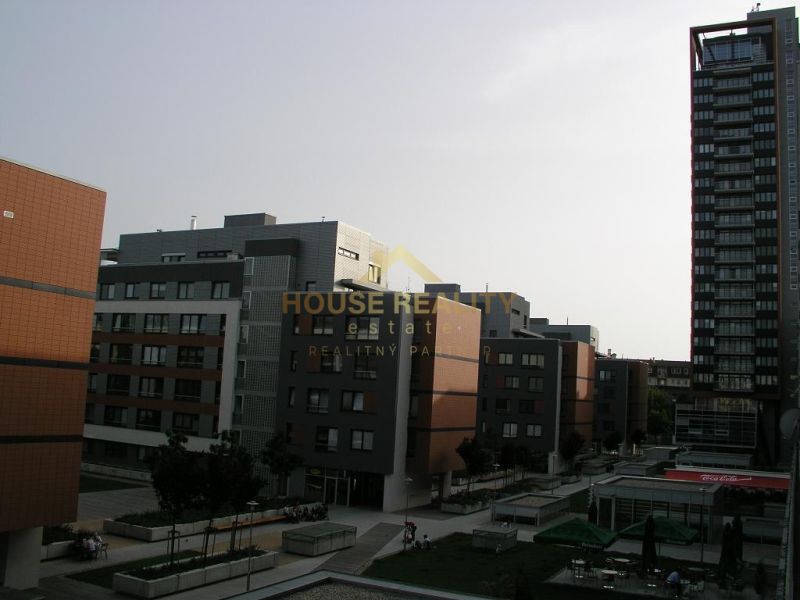 Prenájom veľký 2 izbový byt, Mliekarenská ulica Bratislava II. Ružinov