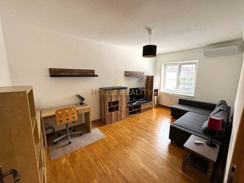 Prenájom pekný 2 izbový byt Záhrebská ulica, Bratislava I. Staré Mesto