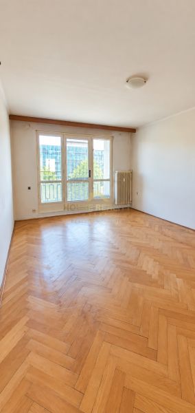 Priestranný tehlový 3 izbový byt + lodžia, Trnavská cesta, BA Ružinov