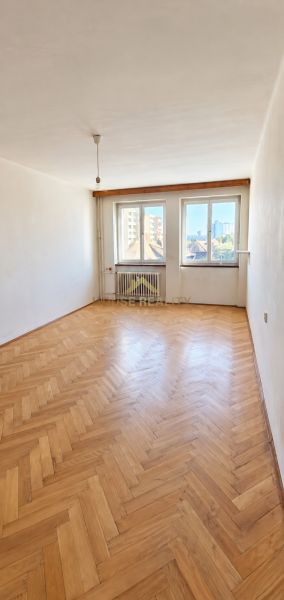 Priestranný tehlový 3 izbový byt + lodžia, Trnavská cesta, BA Ružinov