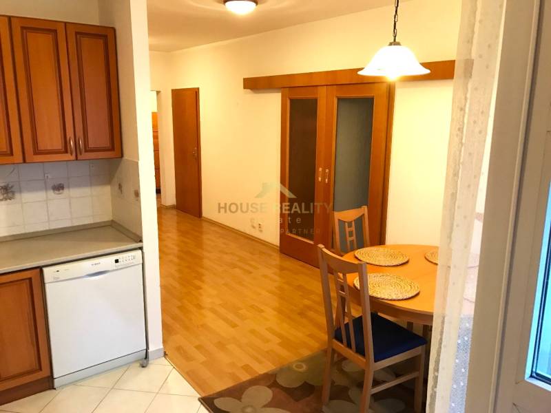 Slnečný útulný 2 izbový byt, Heyrovského ulica, Bratislava IV Lamač